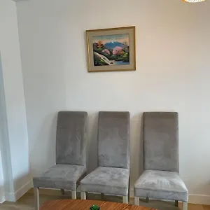 5 Persons Montparnasse Paris